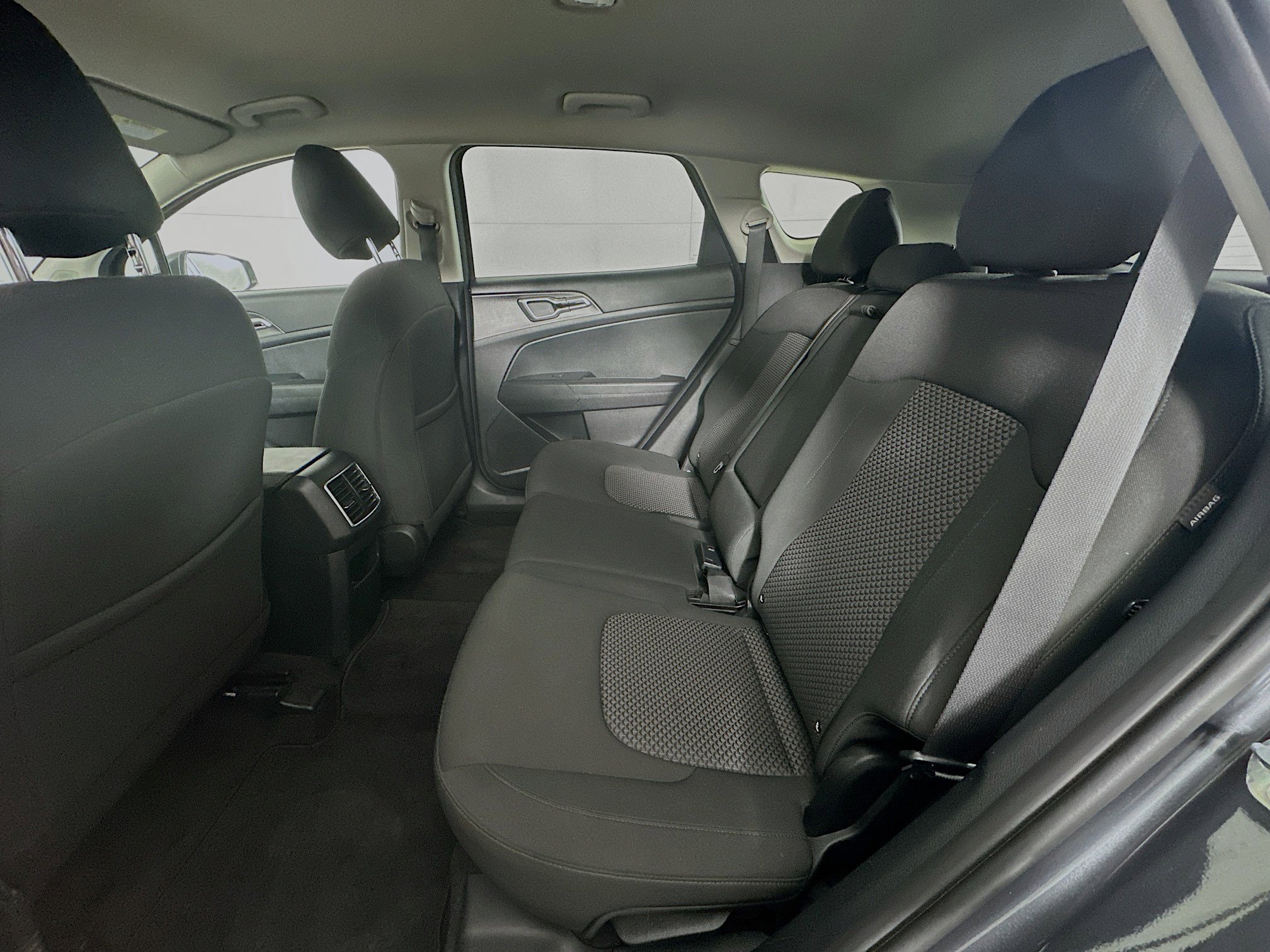 Used 2025 Kia Sportage LX image 25