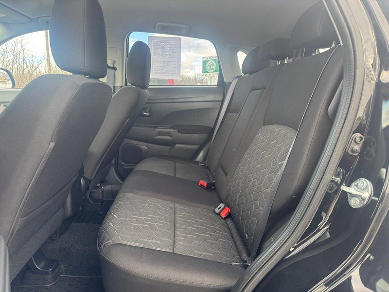 Used 2025 Mitsubishi Outlander Sport AWD image 11