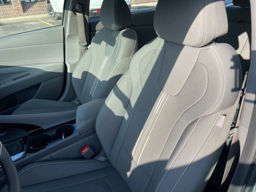 New 2025 Hyundai Elantra SEL image 9