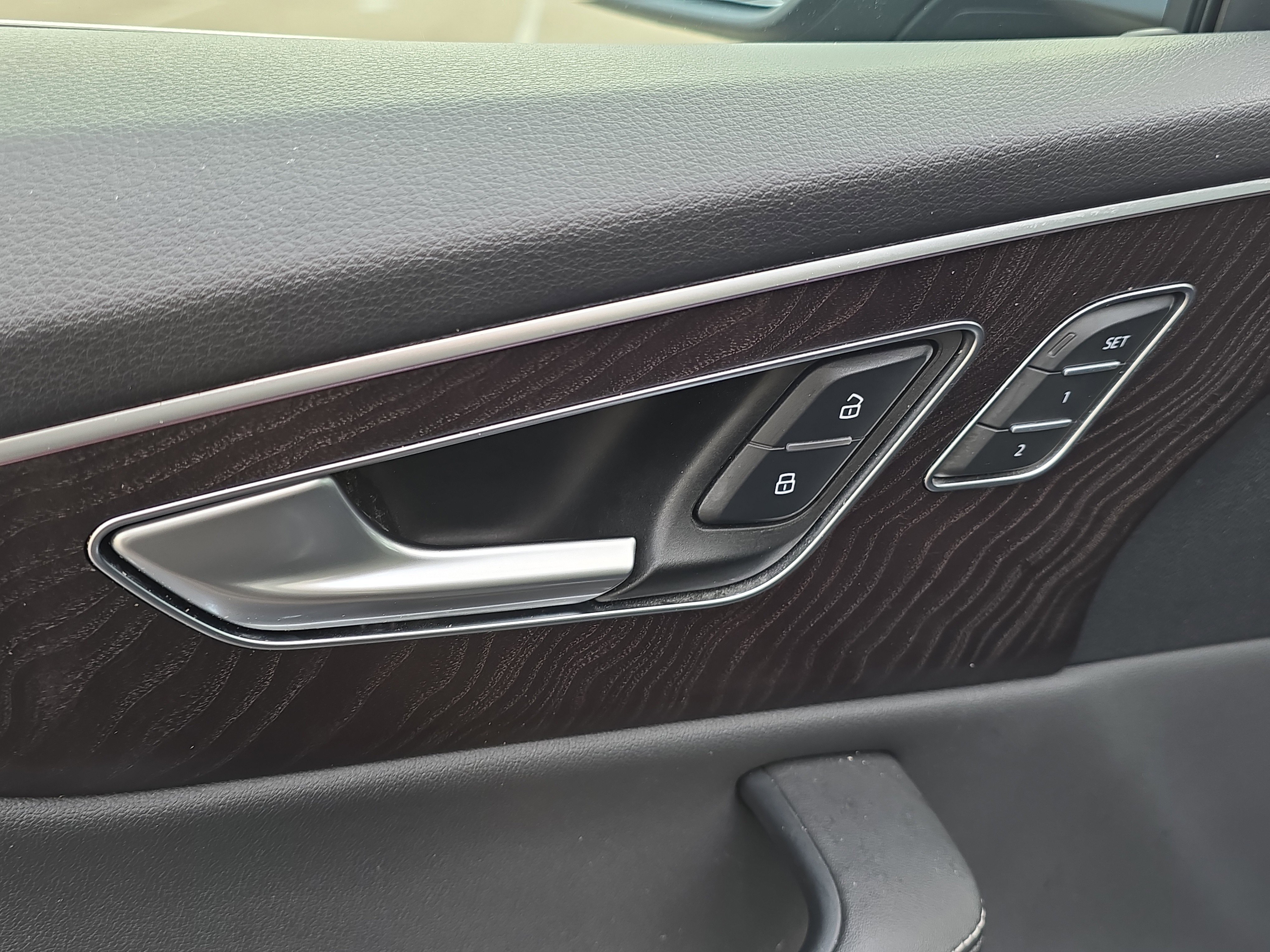 Used 2023 Audi Q8 Prestige image 17