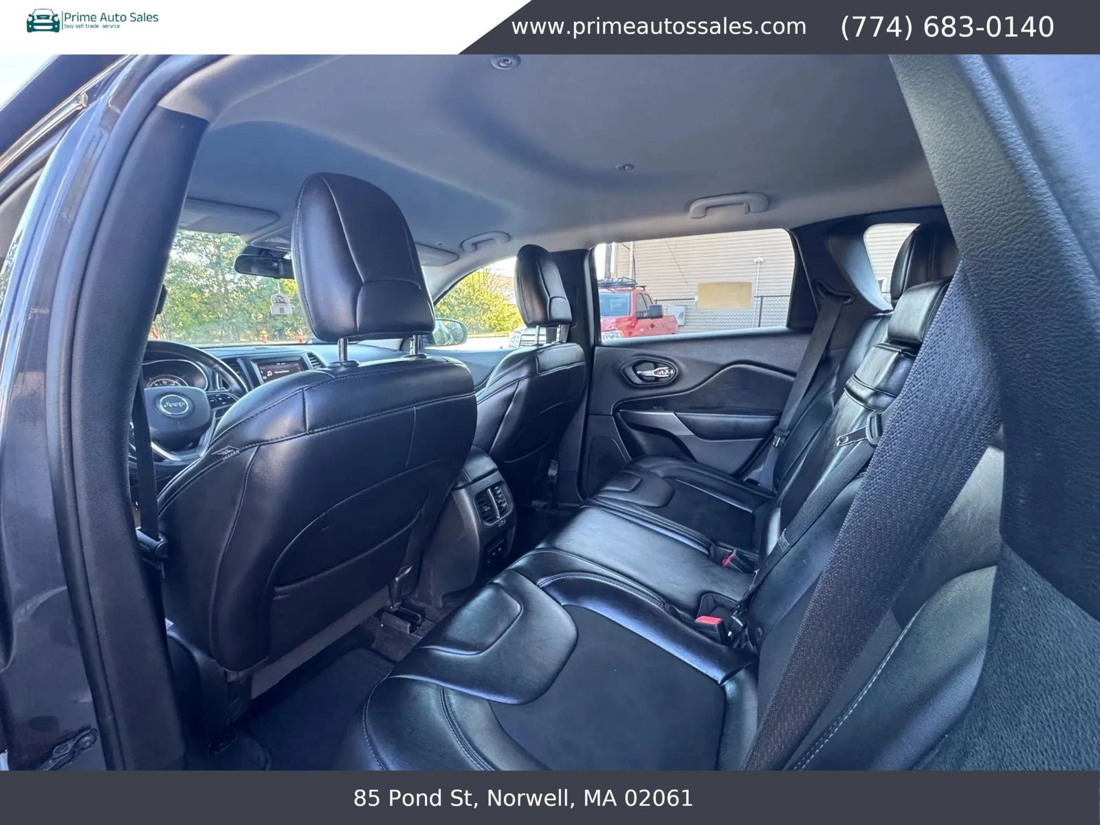 Used 2019 Jeep Cherokee Latitude Plus AWD/4WD image 11