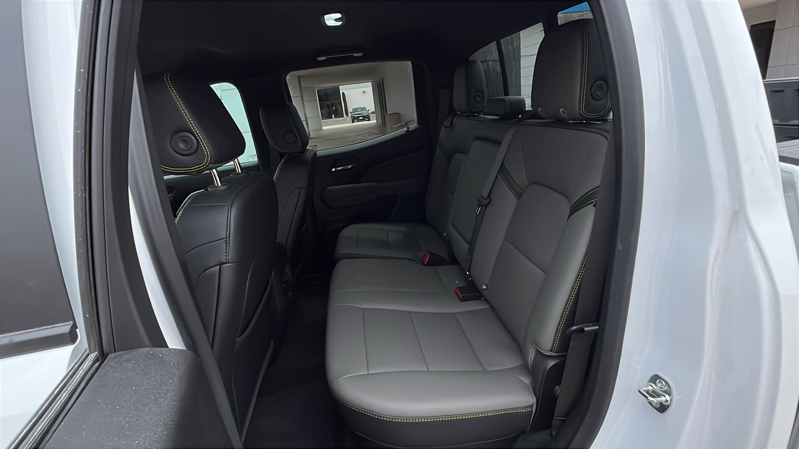 Used 2025 Chevrolet Colorado ZR2 w/ Technology Package AWD/4WD image 24