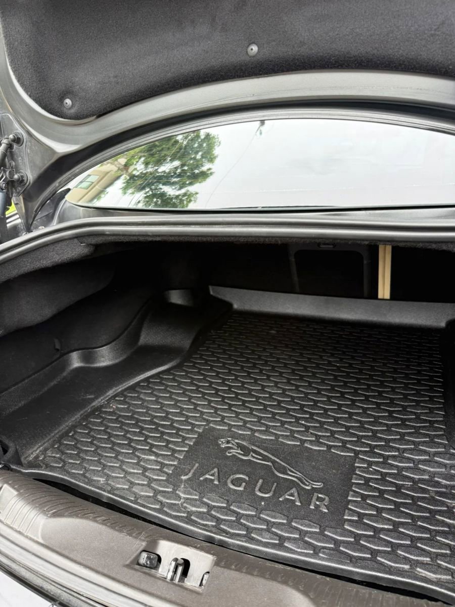 Used 2015 Jaguar XF Sport RWD image 37