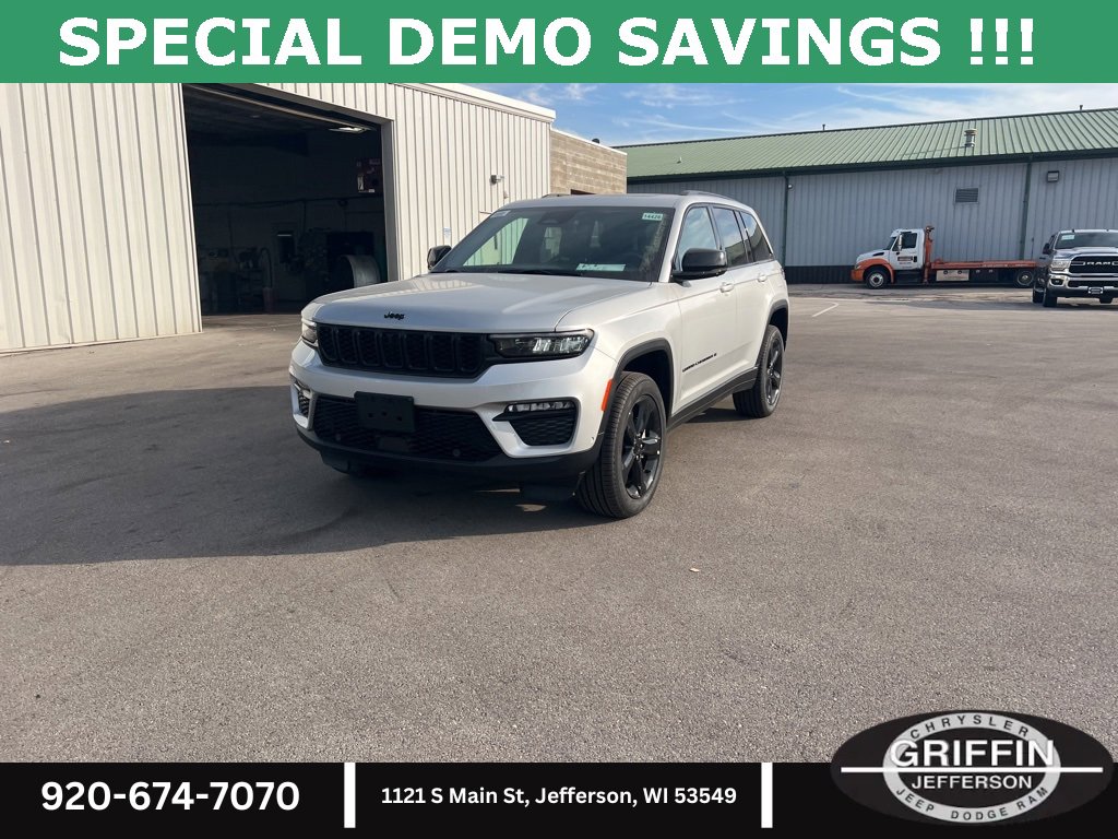 New 2025 Jeep Grand Cherokee Limited w/ Luxury Tech Group II image 3