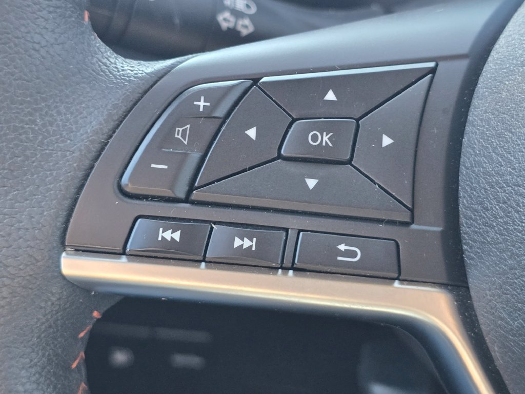 Used 2023 Nissan Kicks SR FWD image 29