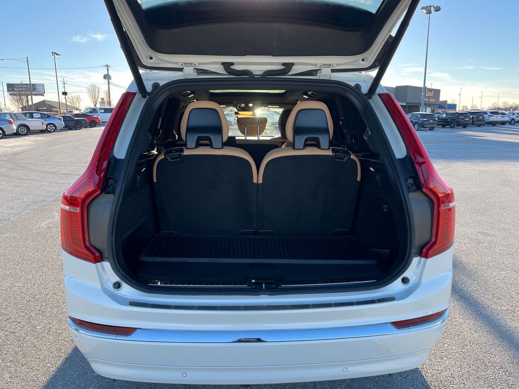 Used 2025 Volvo XC90 T8 Ultra w/ Protection Package Premier image 32