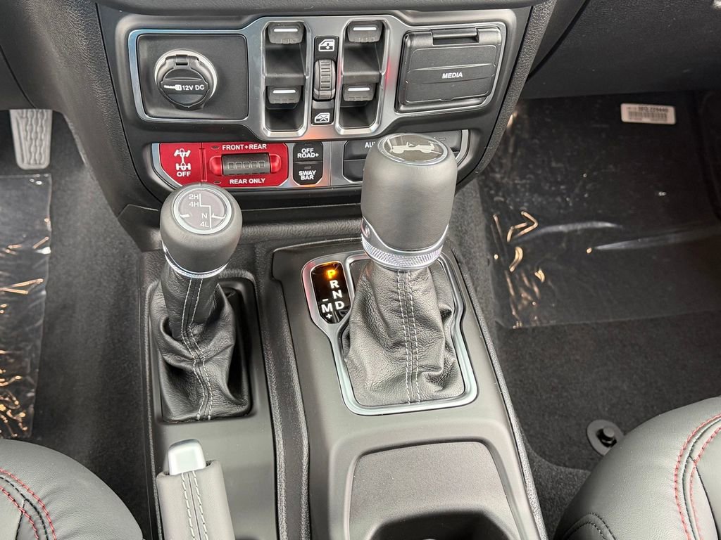 New 2026 Jeep Wrangler Unlimited Rubicon w/ Technology Group image 15