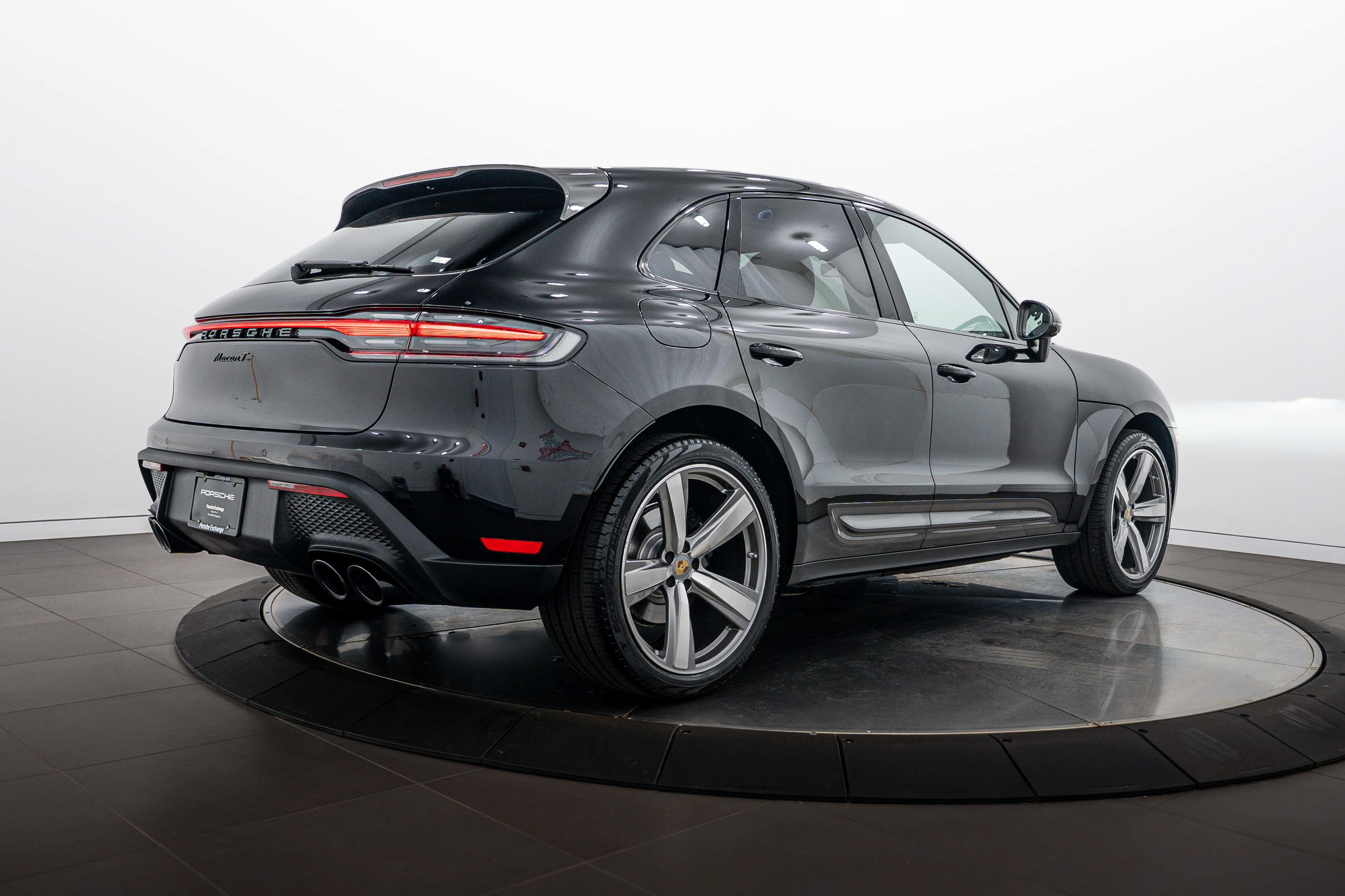 Certified 2026 Porsche Macan Turbo AWD/4WD image 7