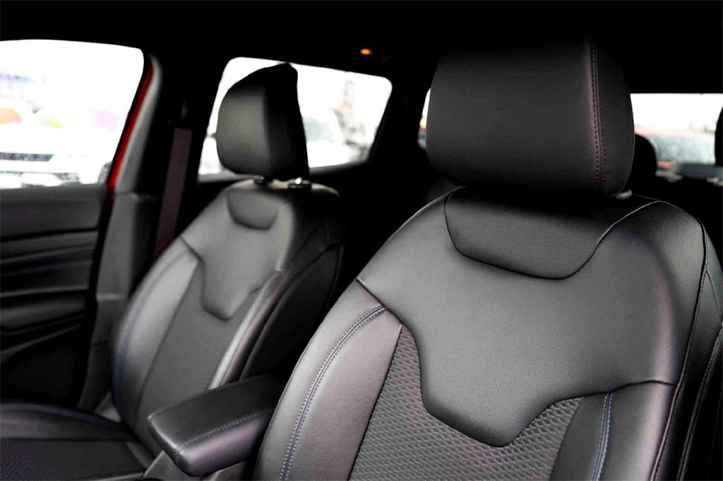 New 2026 Jeep Compass Latitude image 9