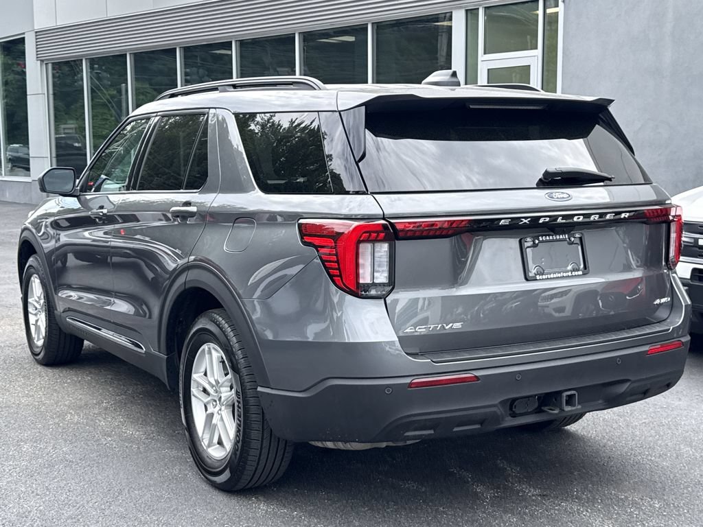 Used 2025 Ford Explorer Active AWD/4WD image 5