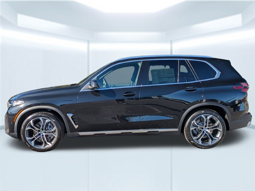 New 2026 BMW X5 xDrive50e w/ Premium Package AWD/4WD image 2