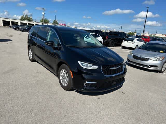 Certified 2024 Chrysler Pacifica Touring-L FWD image 23