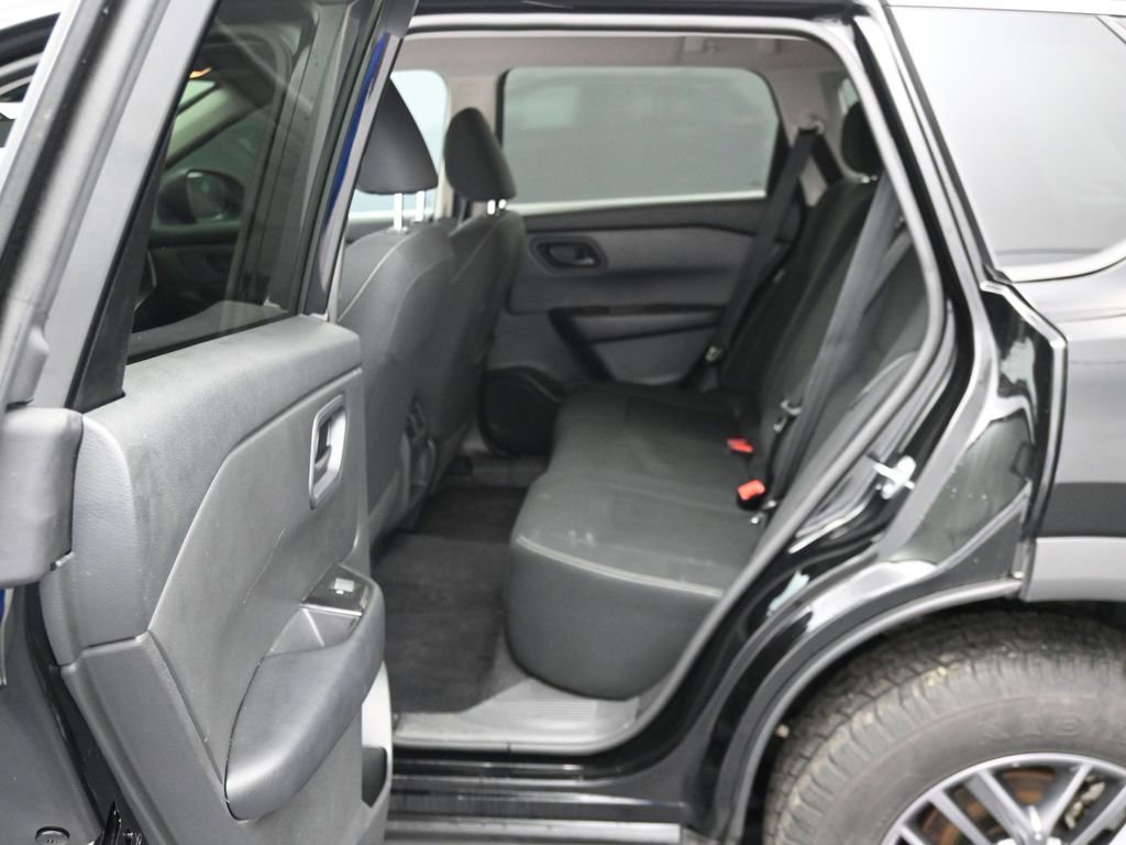 Used 2024 Nissan Rogue S image 16