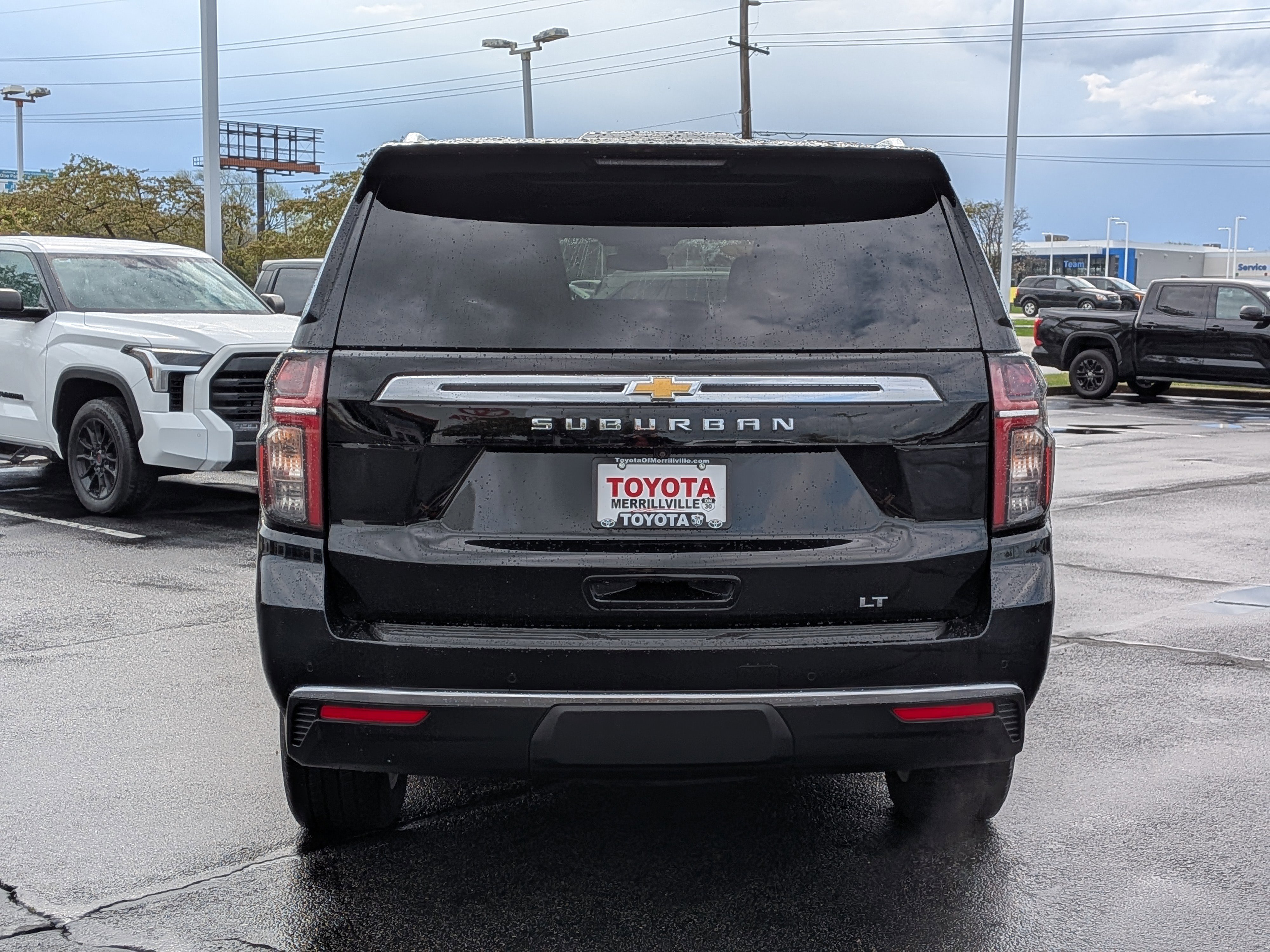Used 2024 Chevrolet Suburban LT w/ Luxury Package image 6