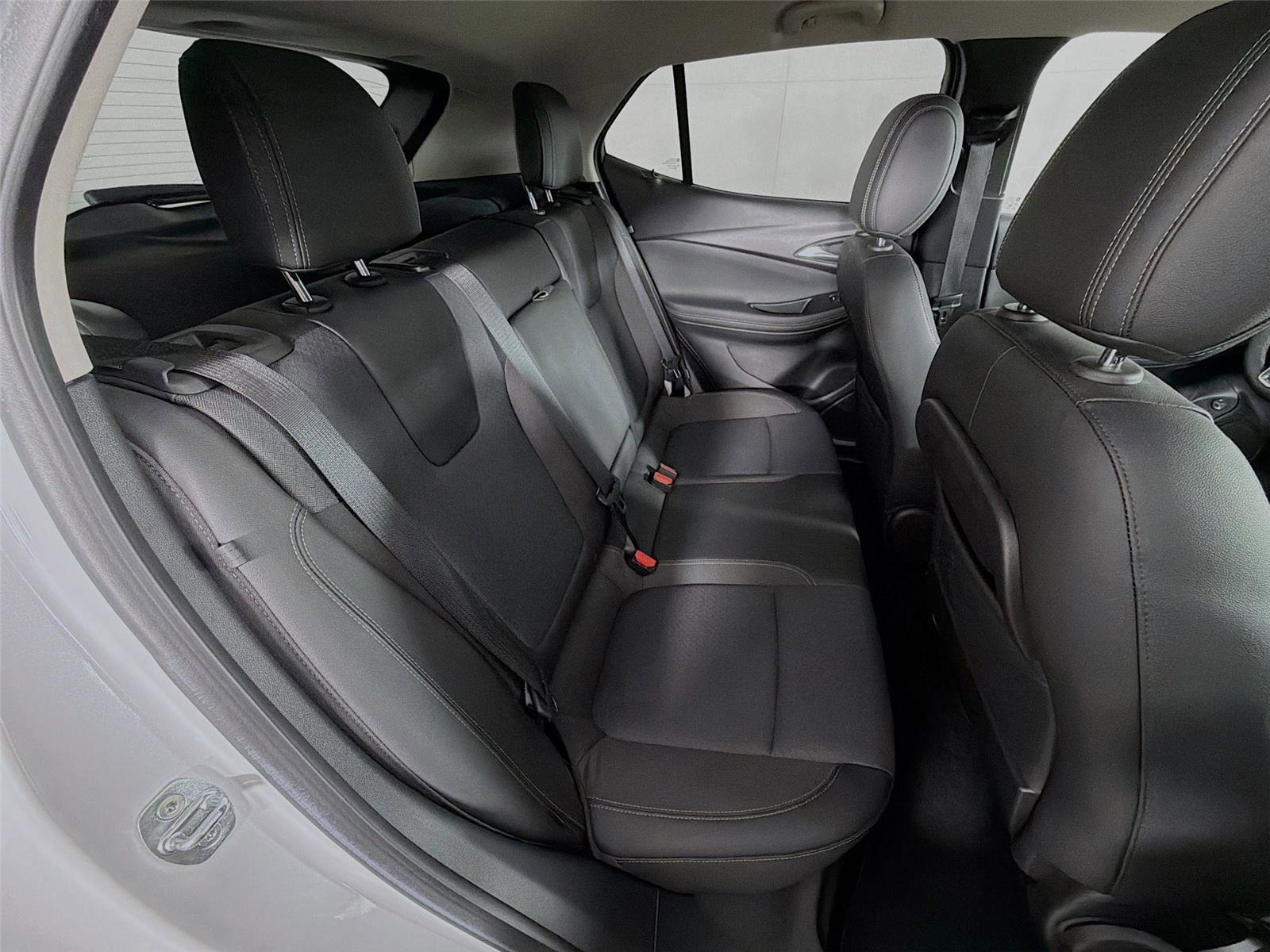 Used 2022 Buick Encore GX Select w/ Sport Touring Package image 24