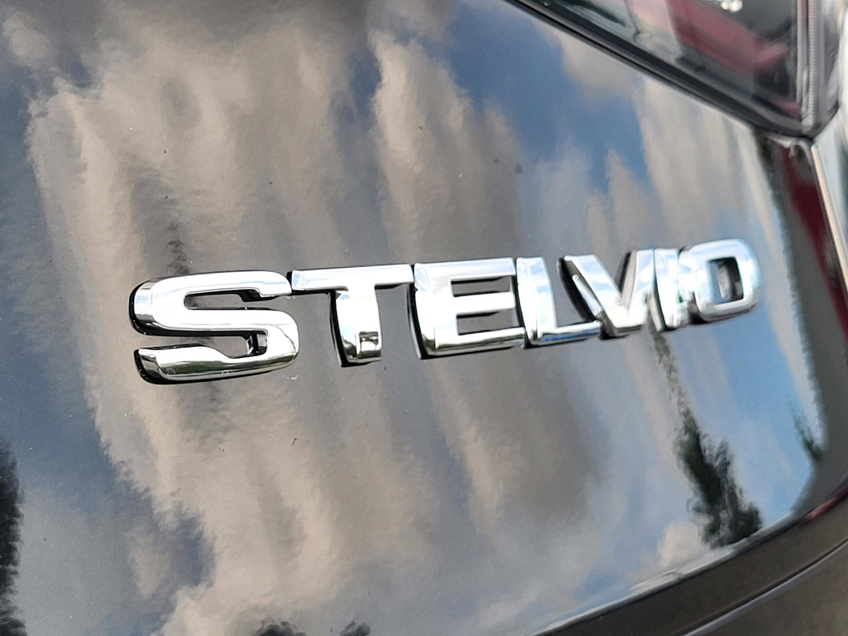 New 2025 Alfa Romeo Stelvio Sprint image 12