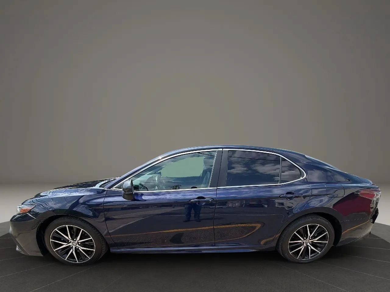 Used 2021 Toyota Camry SE FWD image 8