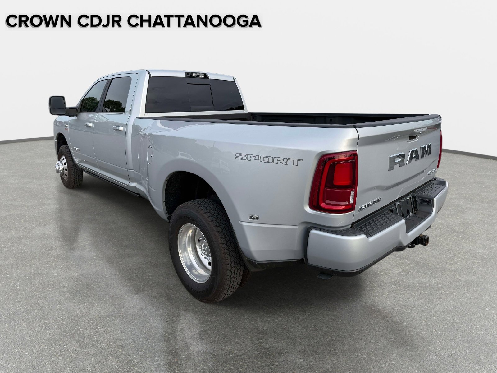 Used 2026 RAM 3500 Laramie AWD/4WD image 4