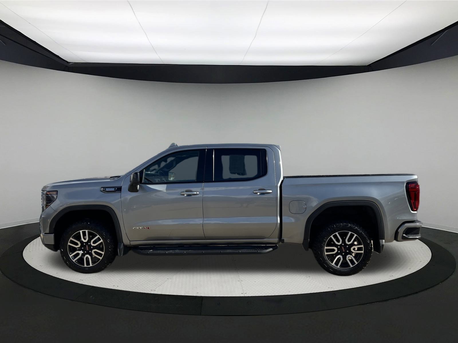 Used 2023 GMC Sierra 1500 AT4 w/ AT4 Premium Package AWD/4WD image 7