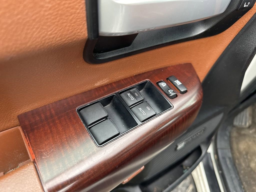 Used 2014 Toyota Sequoia Platinum image 18