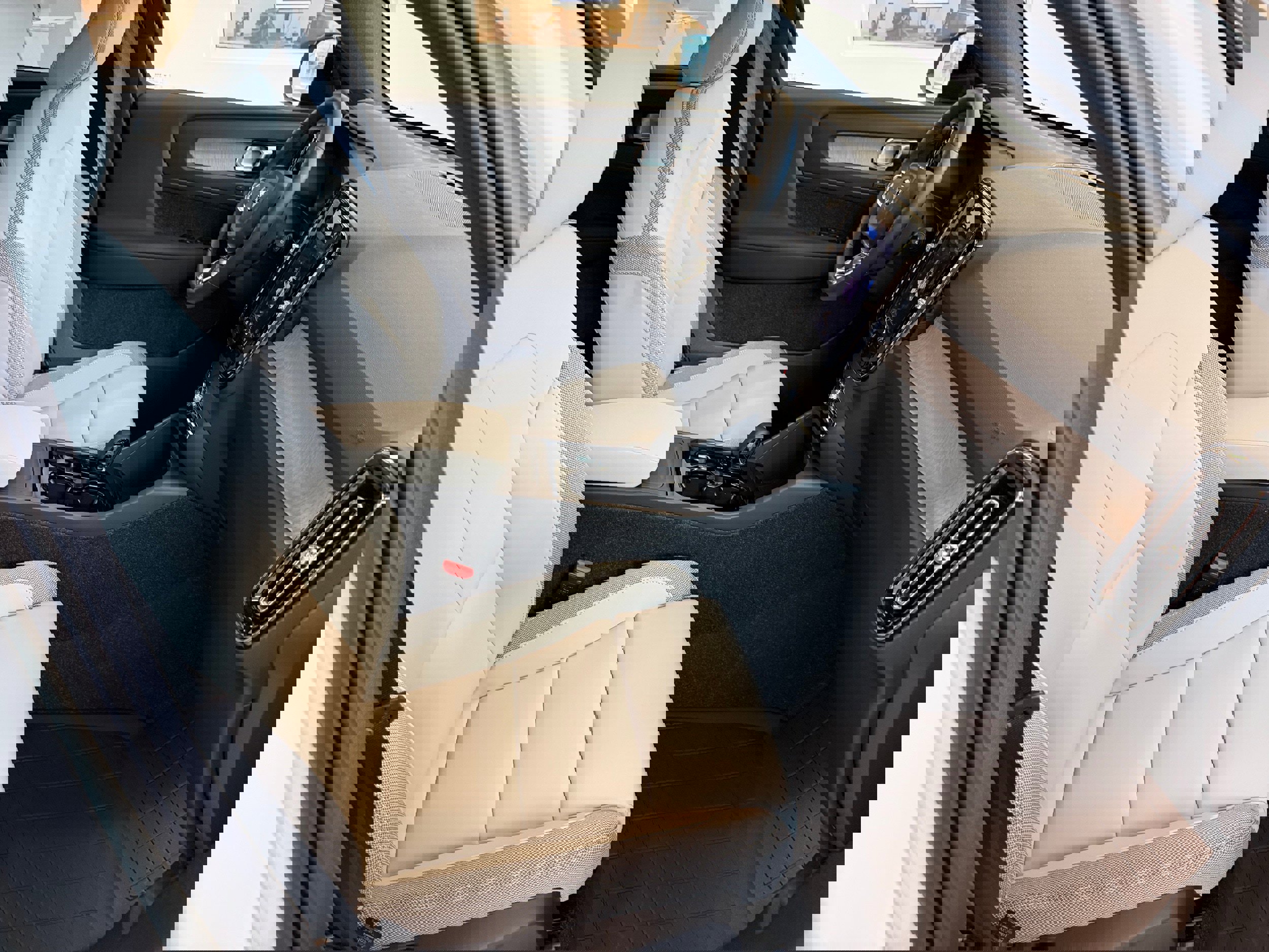 New 2026 Volvo EX40 Plus w/ Climate Package image 27