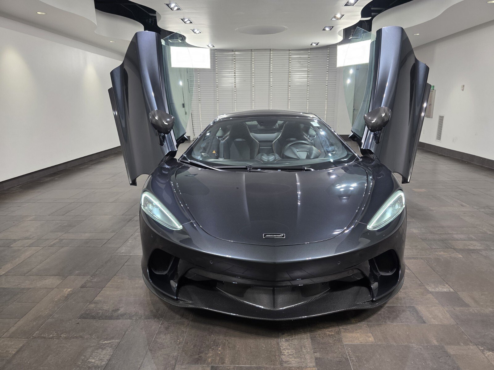 Used 2023 McLaren GT RWD image 25
