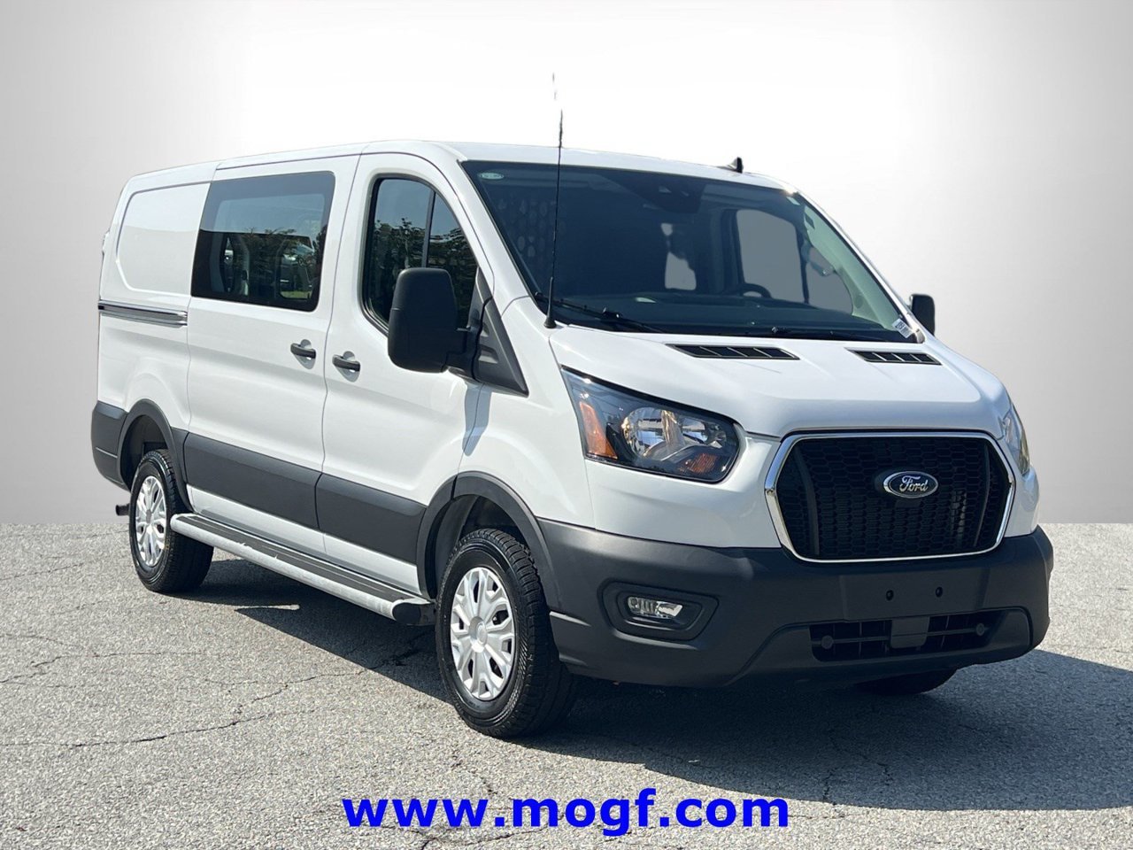 Used 2025 Ford Transit 250 Low Roof w/ Exterior Upgrade Package RWD image 4