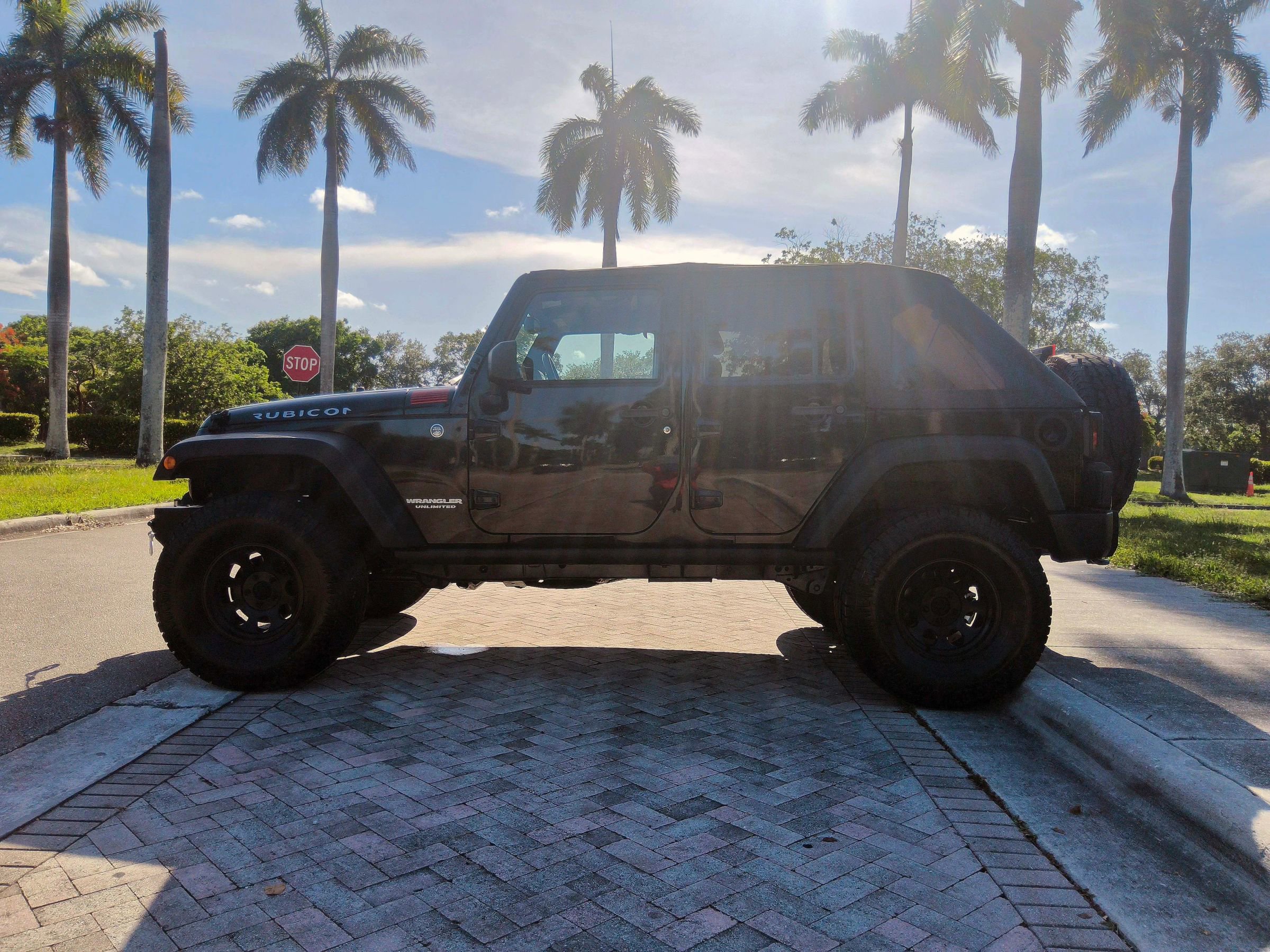 Used 2014 Jeep Wrangler Unlimited Rubicon w/ Connectivity Group AWD/4WD image 4
