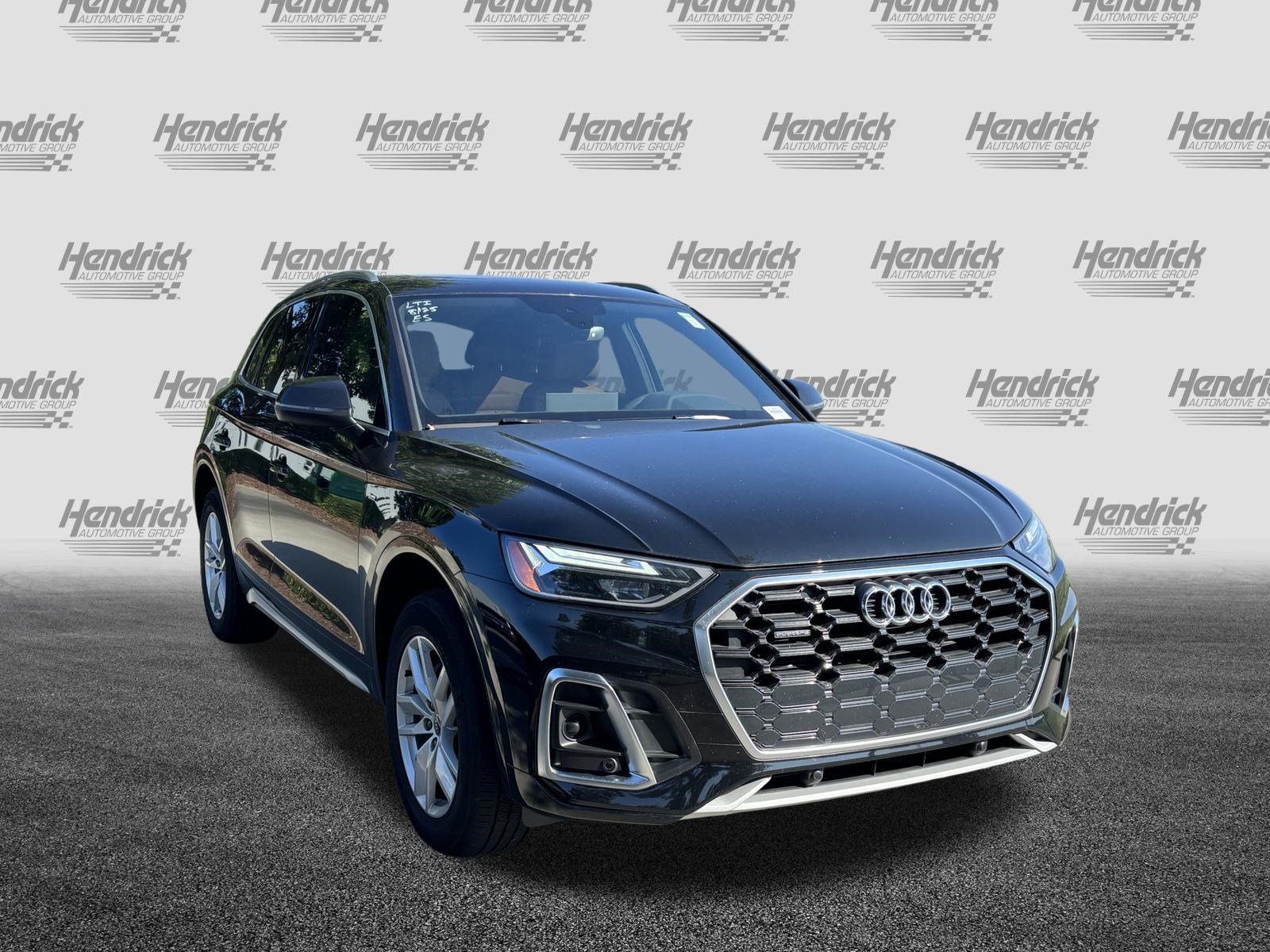 Used 2023 Audi Q5 2.0T Premium w/ Convenience Package AWD/4WD image 2
