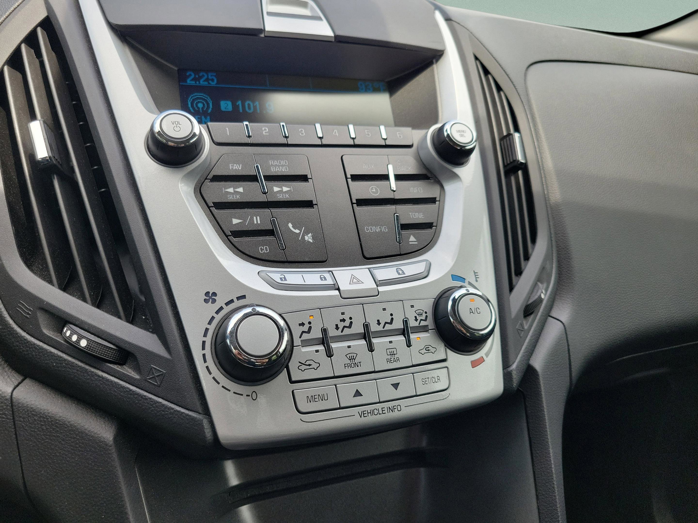 Used 2015 Chevrolet Equinox LS FWD image 25