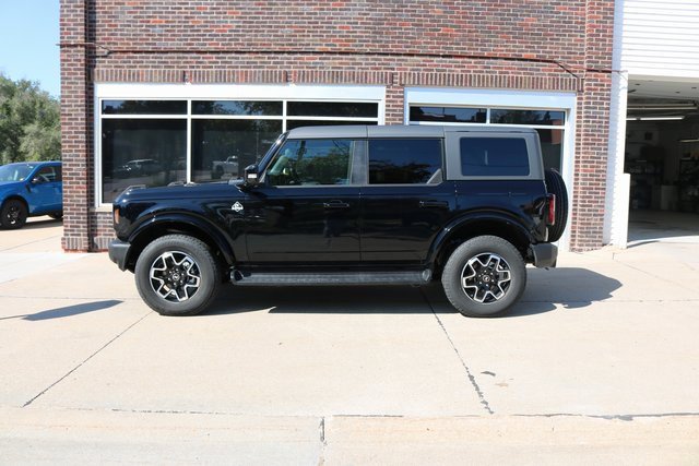 New 2025 Ford Bronco Outer Banks image 2