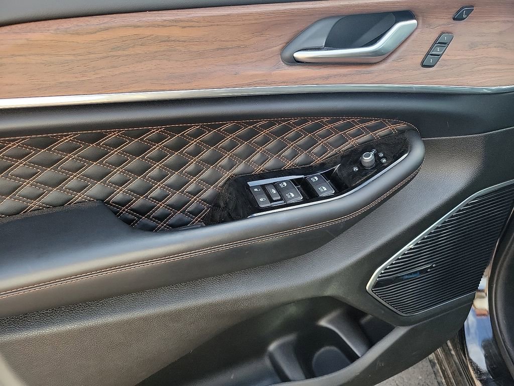 Used 2023 Jeep Grand Cherokee Summit w/ Adv Protech Group IV image 9