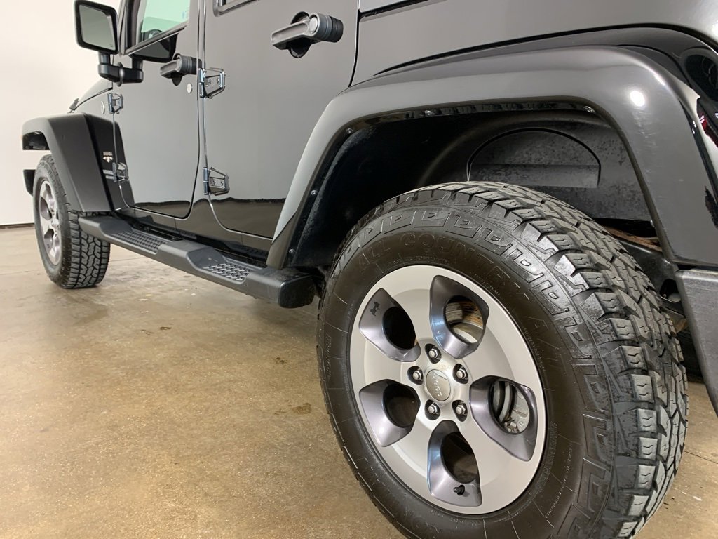 Used 2016 Jeep Wrangler Unlimited Sahara w/ Connectivity Group image 16