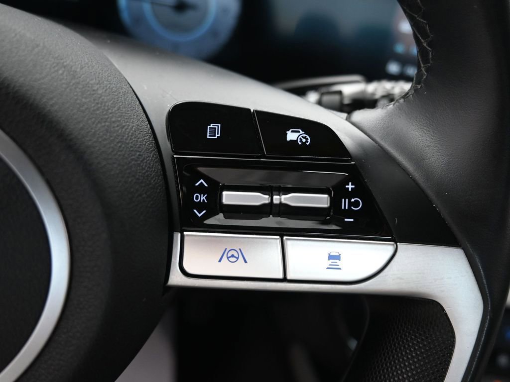 Used 2025 Hyundai Elantra Limited FWD image 28