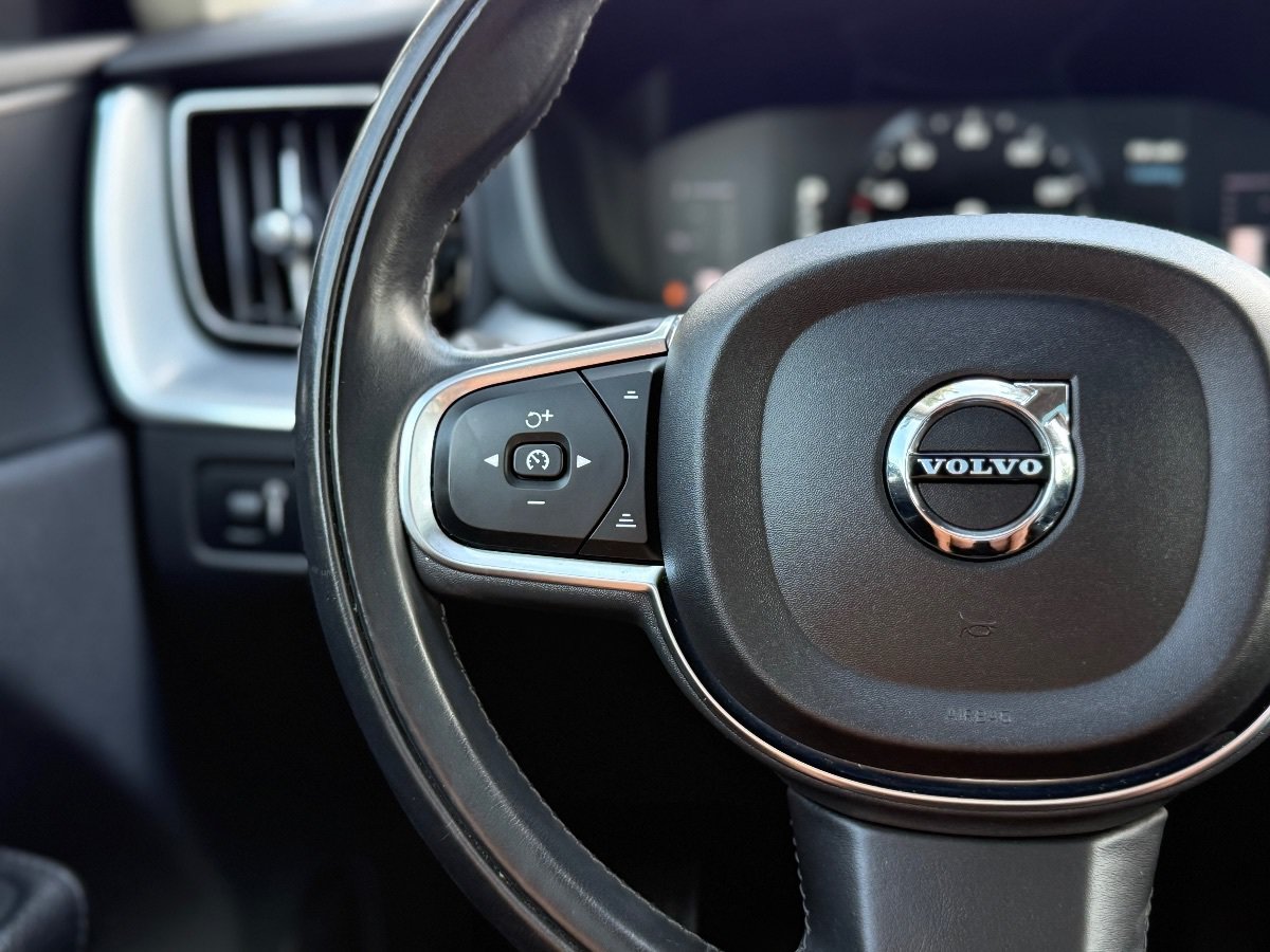 Used 2019 Volvo XC60 T5 Momentum w/ Premium Package AWD/4WD image 27