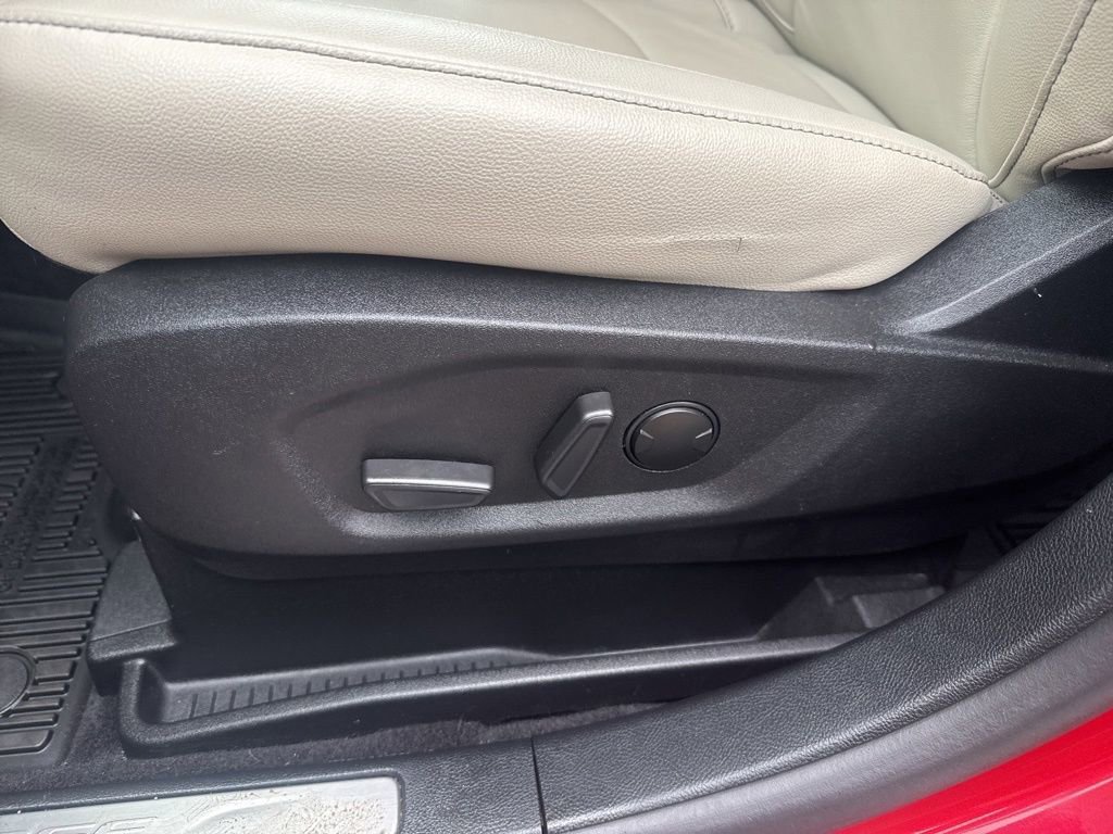 Certified 2022 Ford Edge Titanium w/ Class II Trailer Tow Package image 12