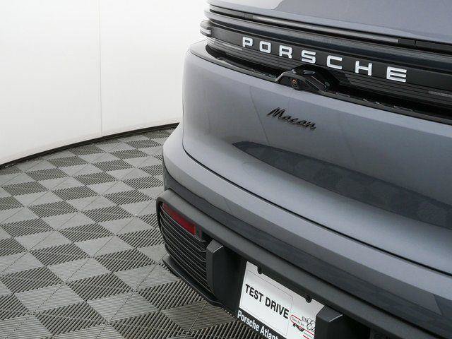 New 2026 Porsche Macan Electric RWD image 37