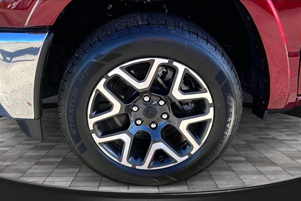 Used 2025 RAM 1500 Laramie AWD/4WD image 37
