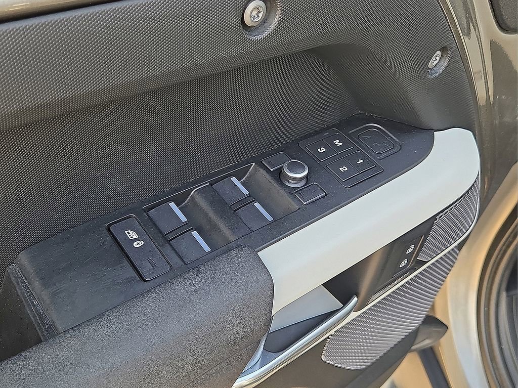 Used 2021 Land Rover Defender 110 SE image 22