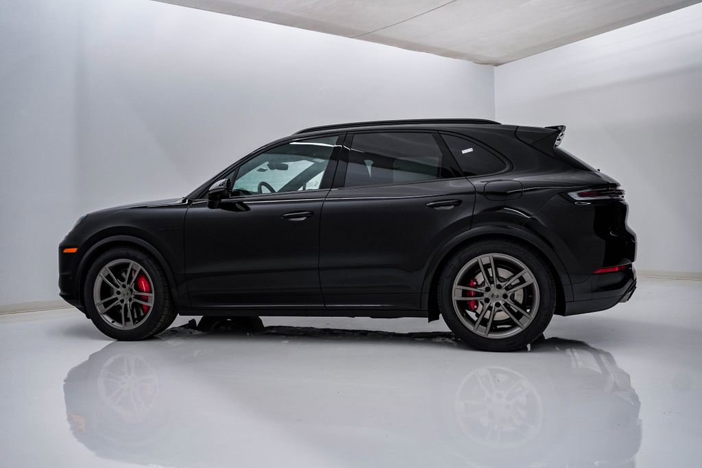 New 2026 Porsche Cayenne Turbo image 2