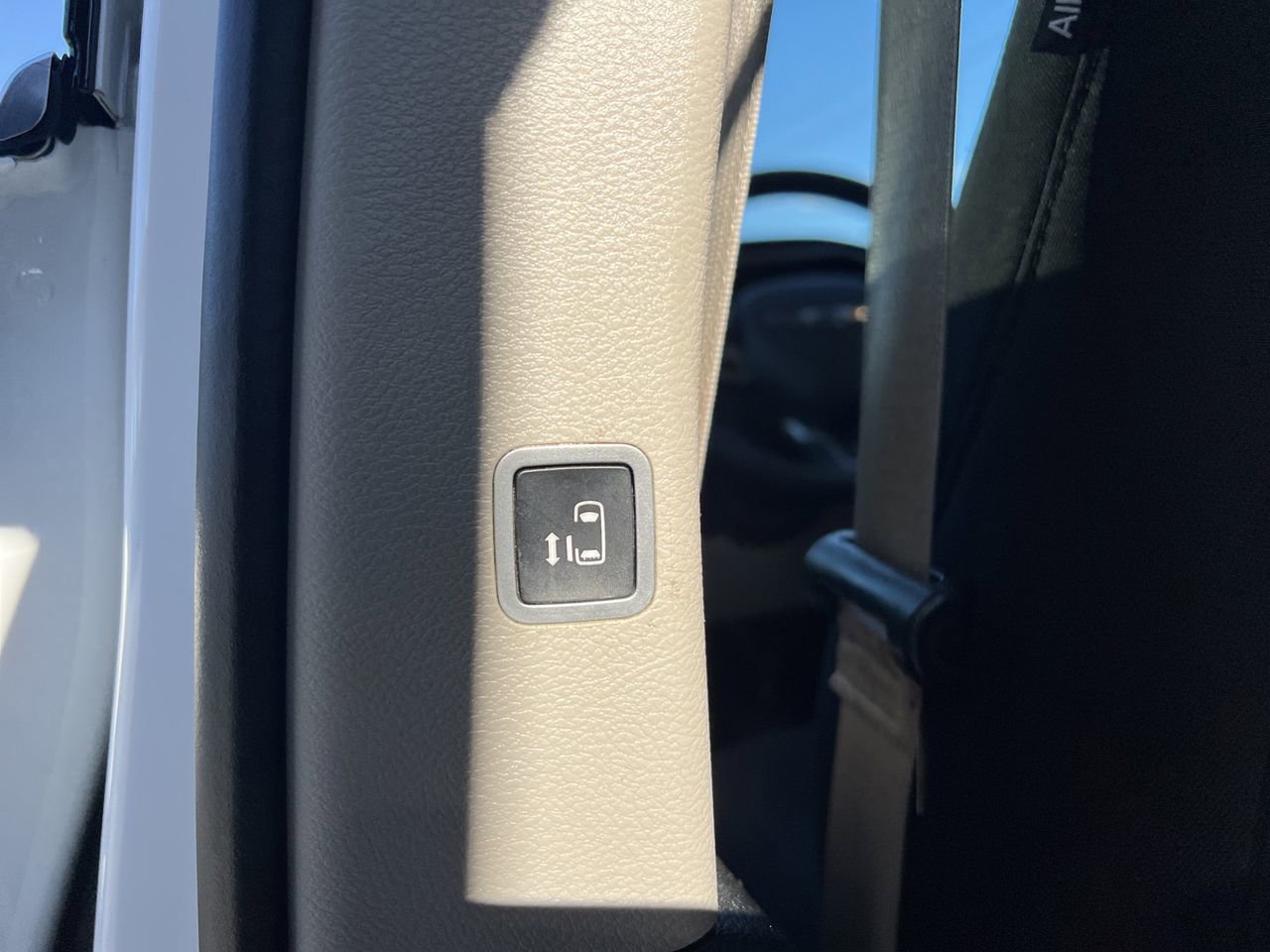 Used 2017 Chrysler Pacifica Touring image 26