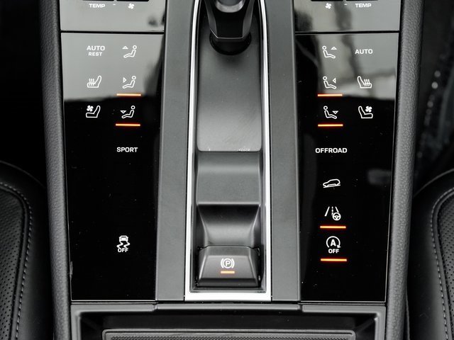 Certified 2025 Porsche Macan image 21