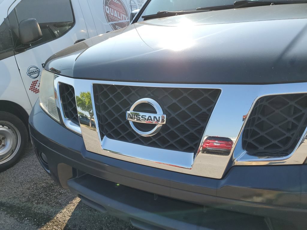 Used 2014 Nissan Frontier SV w/ SV Value Truck Package AWD/4WD image 5