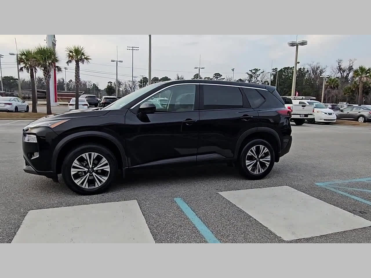 Used 2023 Nissan Rogue SV image 24