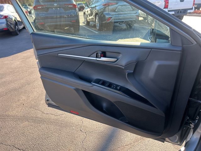 Used 2025 Toyota Camry SE image 24