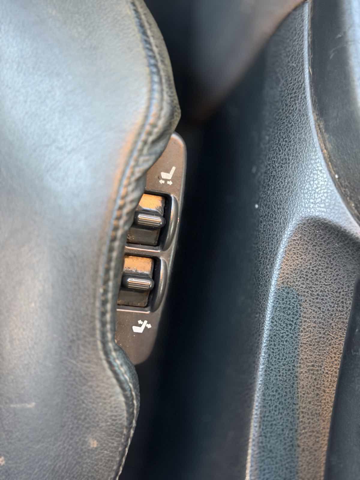 Used 2011 Nissan 370Z Touring w/ Sport Pkg image 26