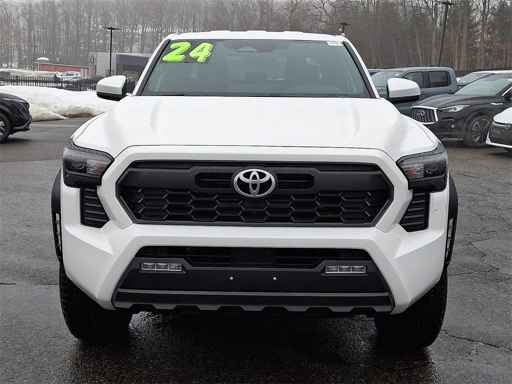 Used 2024 Toyota Tacoma TRD Off-Road image 2