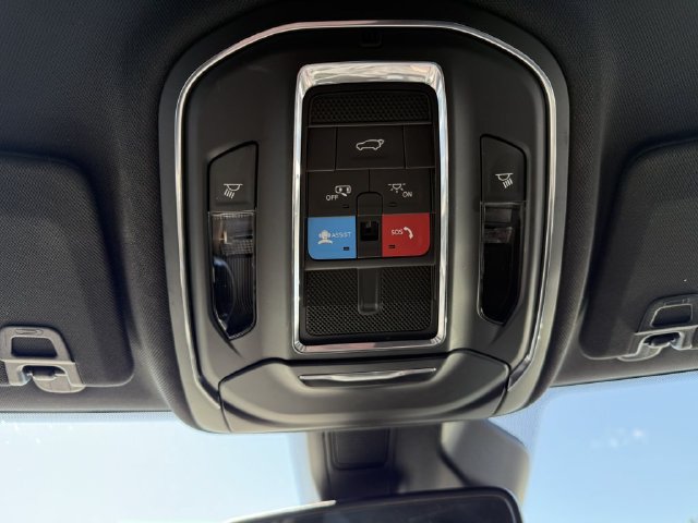 Used 2023 Jeep Grand Cherokee Altitude AWD/4WD image 31