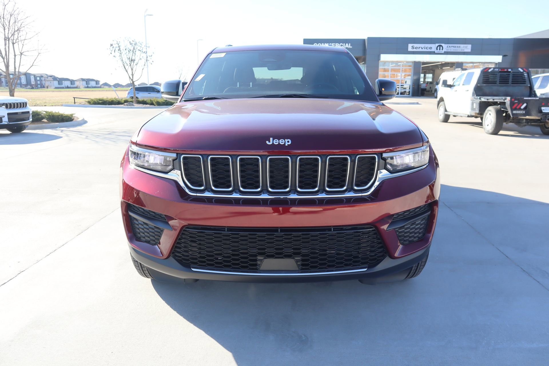 New 2026 Jeep Grand Cherokee Laredo image 9