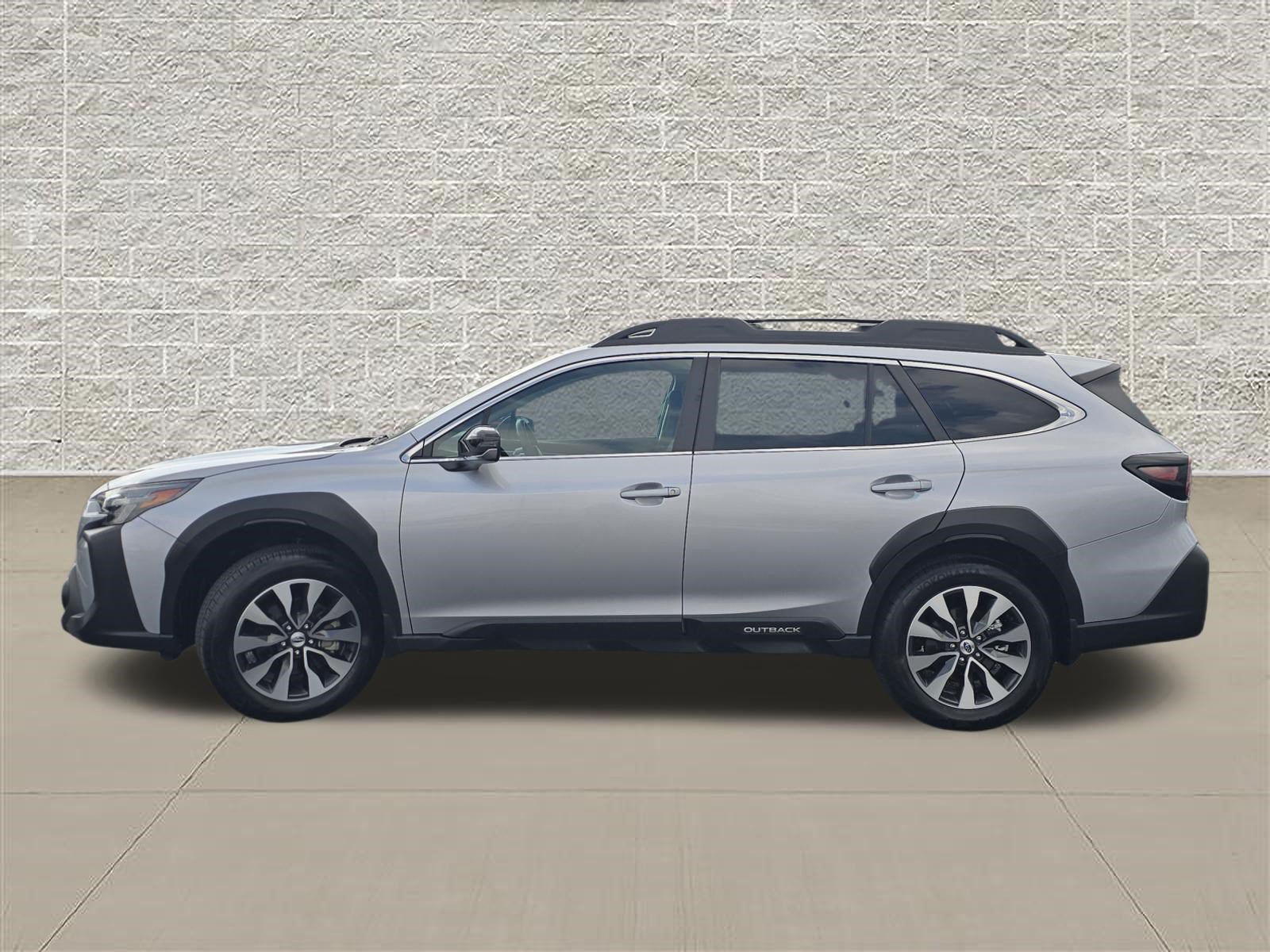 Certified 2025 Subaru Outback Limited AWD/4WD image 4